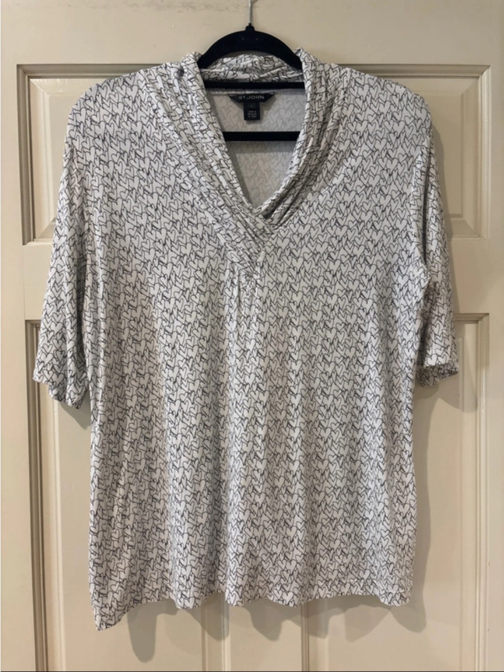 St. John White Short Sleeve V-Neck Top with Black Abstract Print